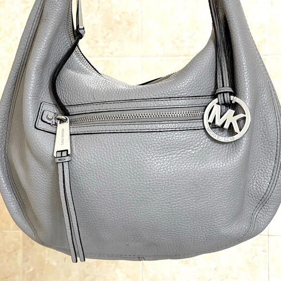 SOLD 😃 Michael Kors Gray Leather Slouch Purse w. Chrome Hardware - Picture 3 of 11